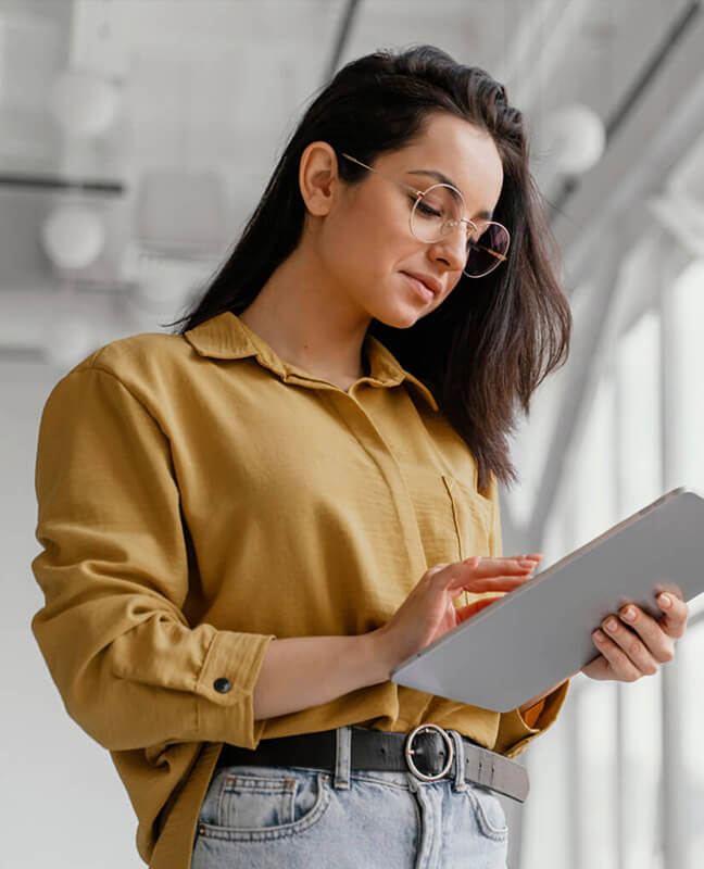 An Enrollment Guide benefits specialist ready to help
